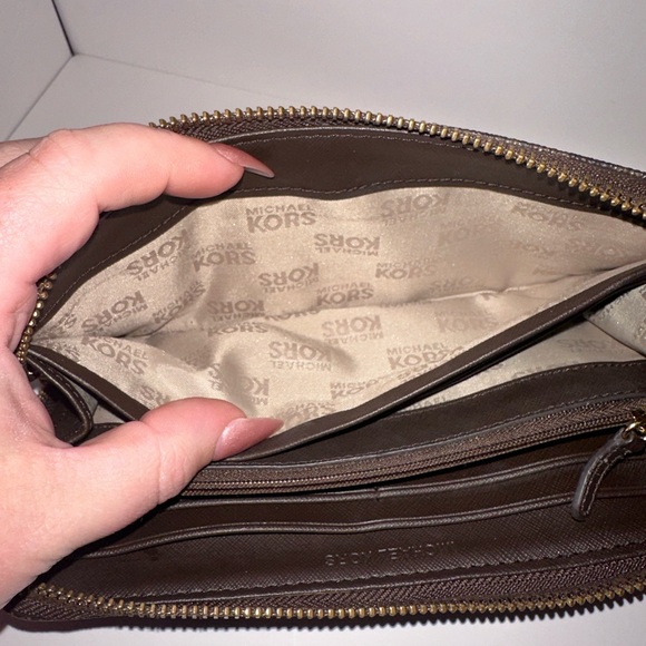 Michael Kors EUC Brown Signature Grained Coated Canvas and Leather Wallet - Picture 13 of 17